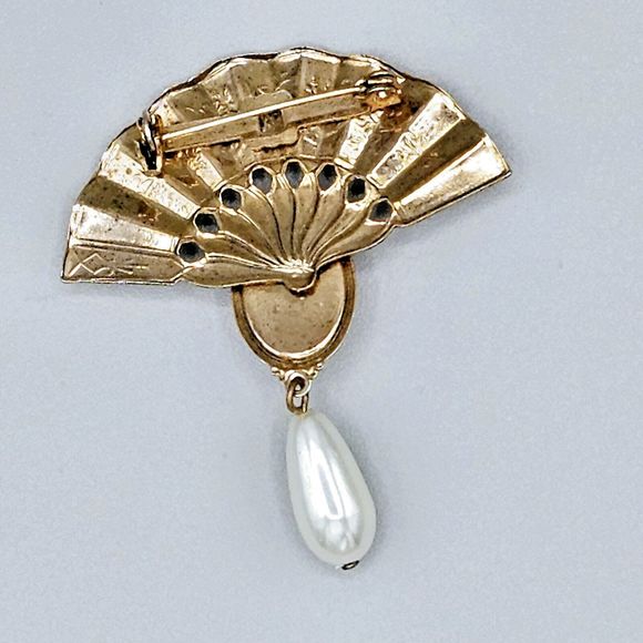 Vintage Fan Brooch Pink Lucite Cabochon White Pearl Dangle Estate Jewelry Pin - Picture 8 of 11
